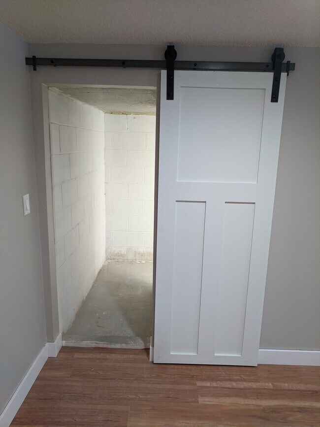 Building Photo - 1213 1st Ave NE