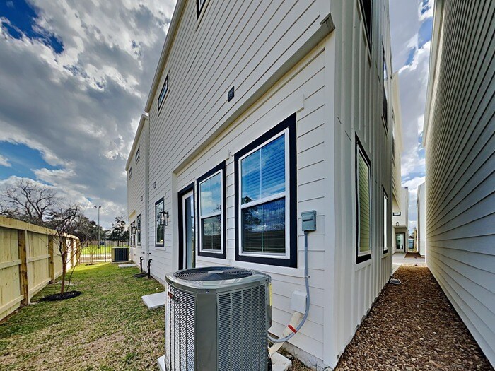 Building Photo - 9902 Clark Rd