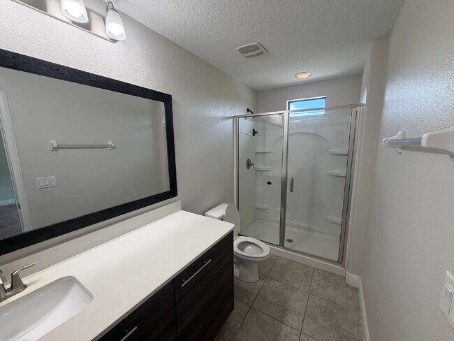 Building Photo - Charming 2-Bed Townhouse with Granite Eleg...