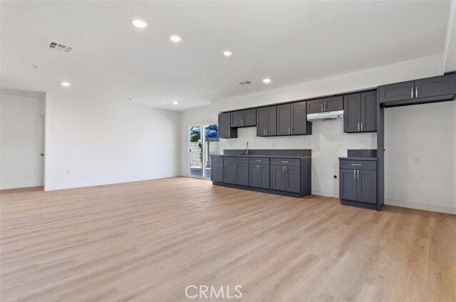 Building Photo - 707 W 80th St