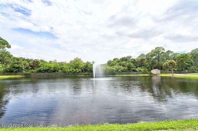 Building Photo - 1717 Patty Cir NE