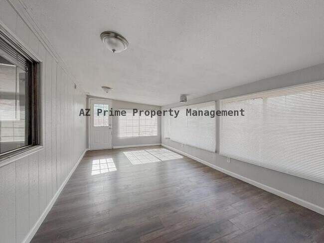 Building Photo - 17401 E Meadow Ln