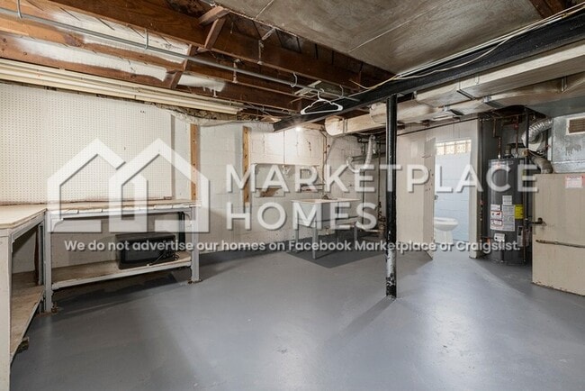 Building Photo - 14741 Lydia Ave