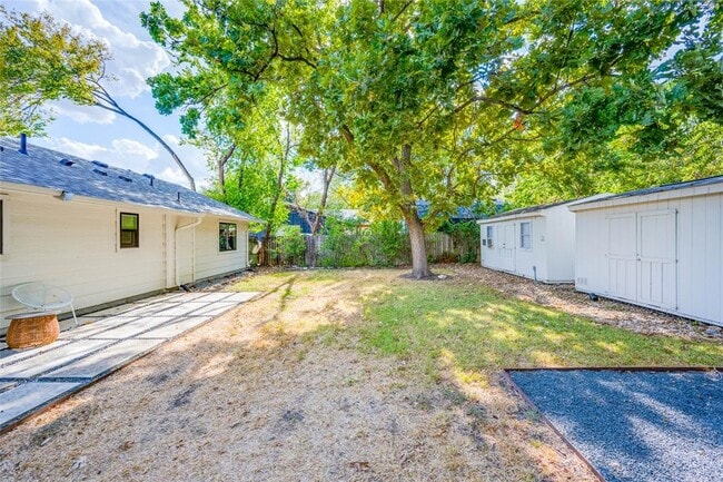Building Photo - 2516 Friar Tuck Ln