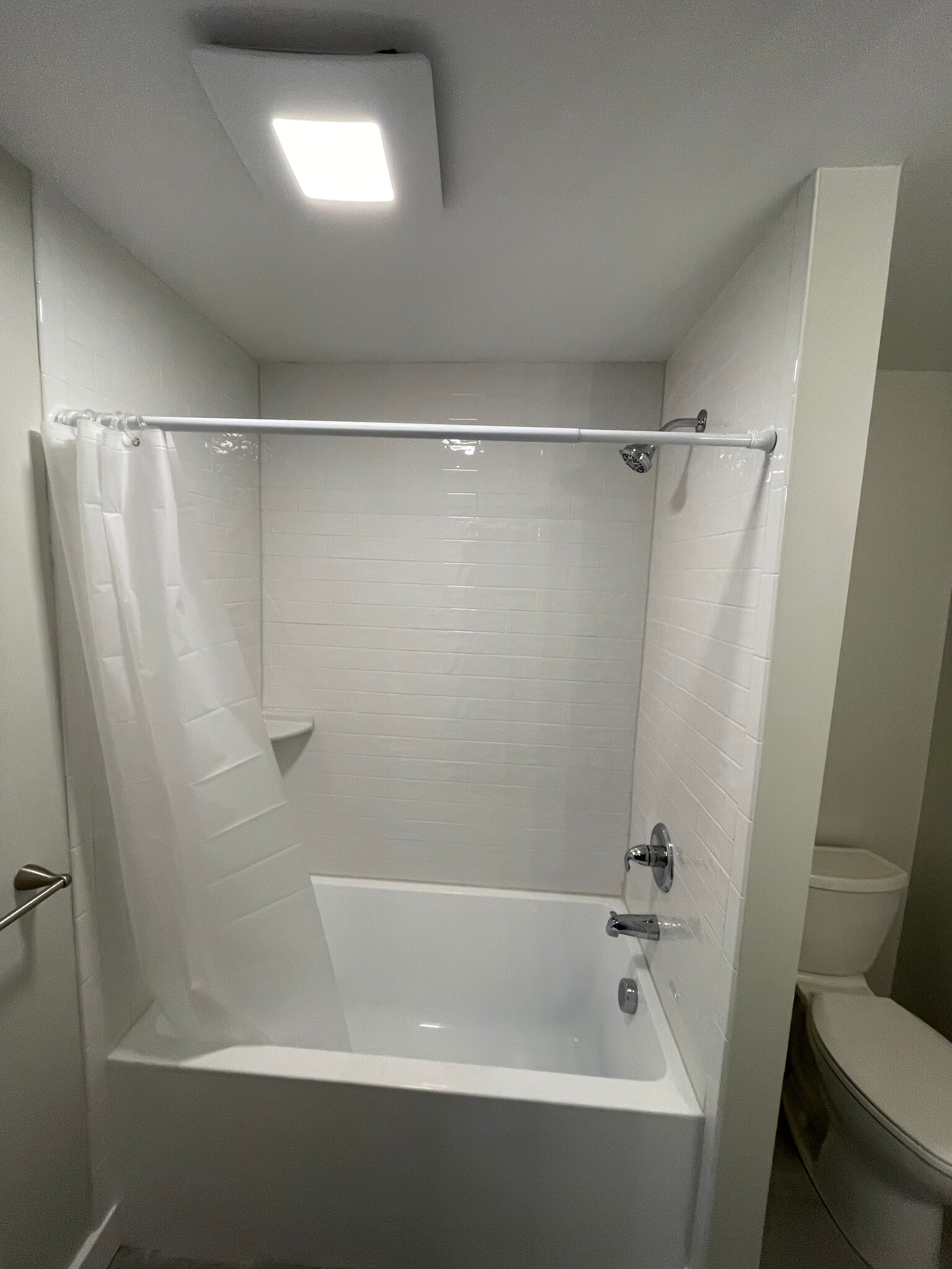 Tile Shower - 579 Clay St