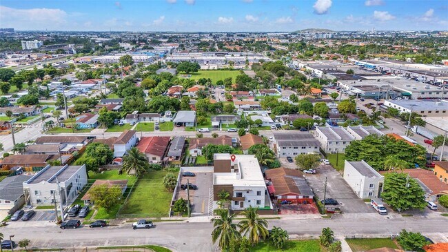 Building Photo - 2400 W 5th Way