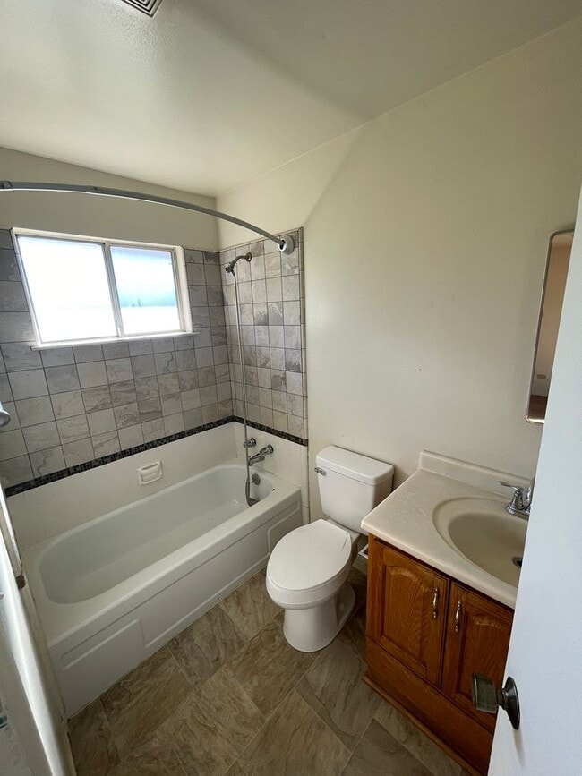 Building Photo - Oroville 4 bed 2 bath 3300sqft country hom...