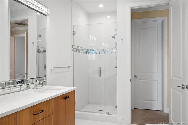 Building Photo - 521 SW Ocean Blvd