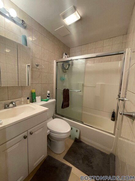 Building Photo - 1689 Beacon St