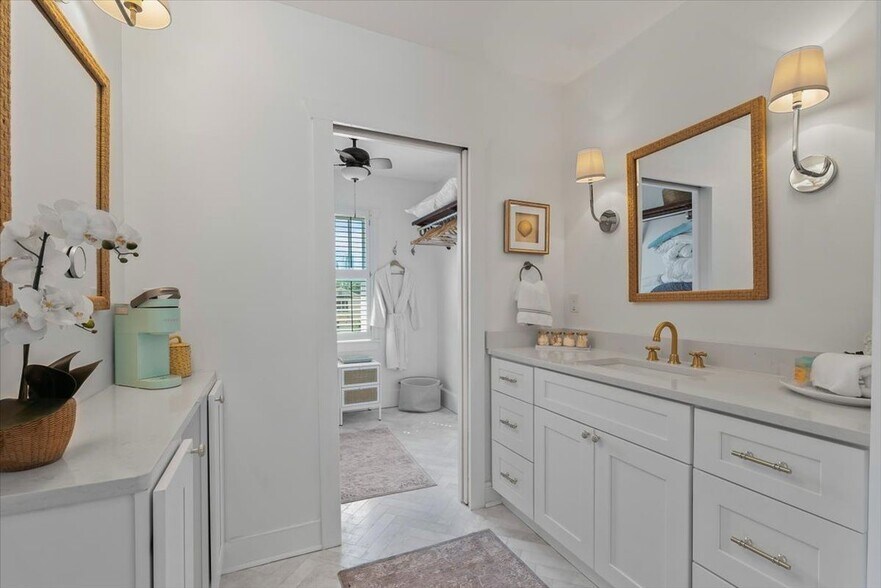 Building Photo - 235 10TH Ave