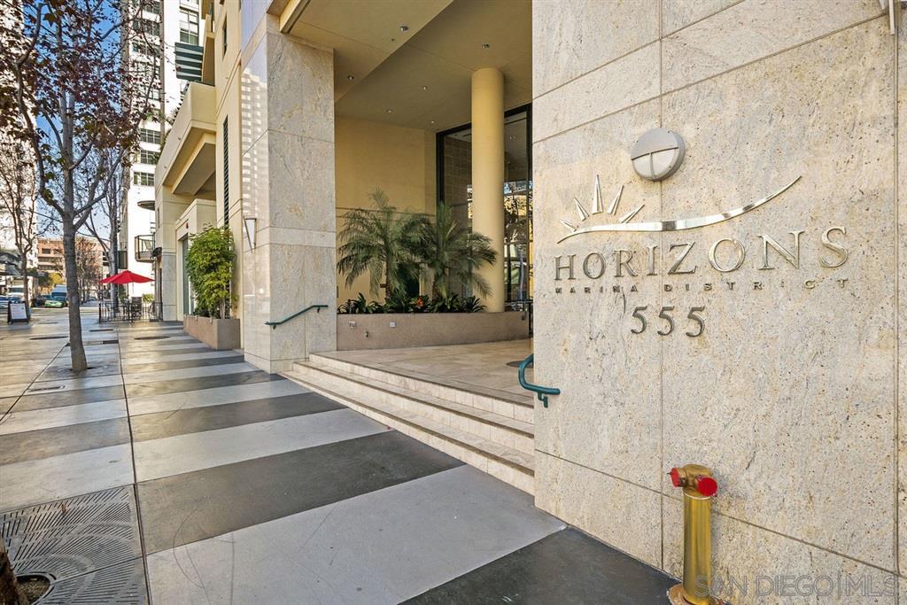 Building Photo - 555 Front St