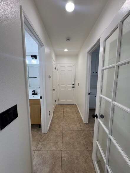 Building Photo - 14130 Gaucho Ct