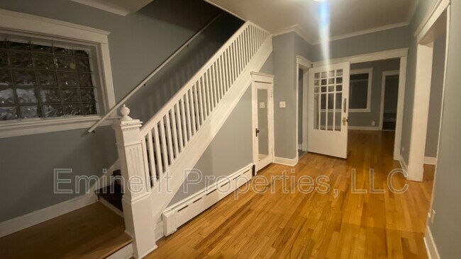 Building Photo - 7324 S Oglesby Ave