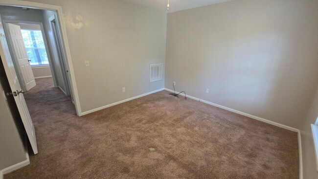 Building Photo - 302 Koon St