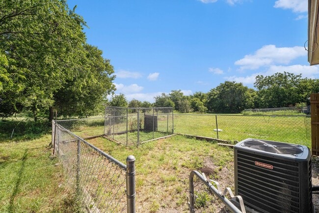 Building Photo - Beautifully Crafted 3 bed 2 bath duplex lo...