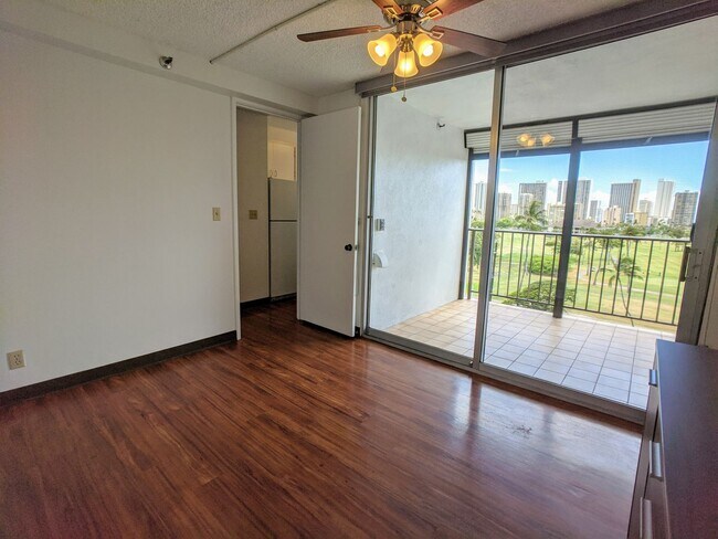 Building Photo - Golf Course, DH View 2 BR / 2 Bath w/2 Assigned Parking @ Fairway House