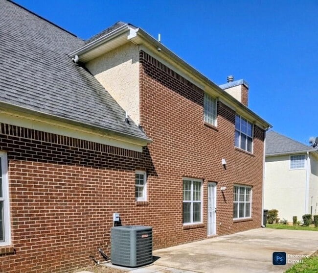 Building Photo - 1696 Central Park Loop