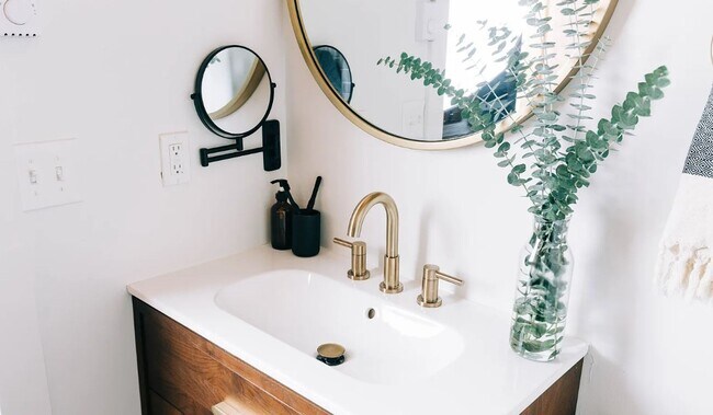 Building Photo - Classic Meets Modern Two-Bedroom, one bath Home in the Columbia Neighborhood