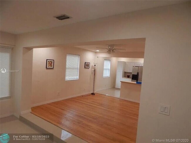 Building Photo - 1111 N 25th Ave