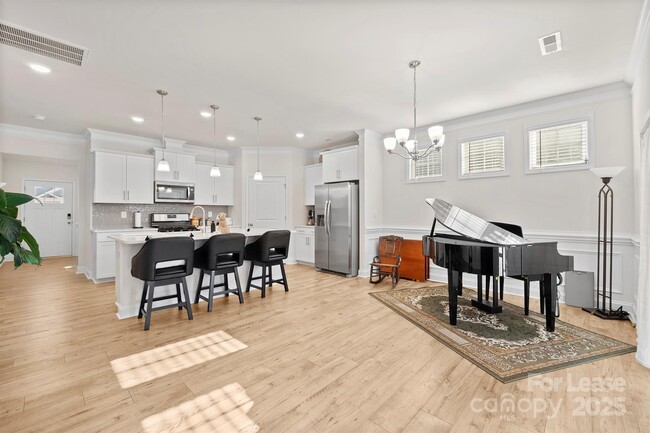Building Photo - 758 Latrobe Dr
