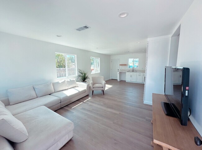 Building Photo - 10207 Bartee Ave