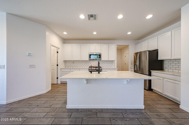 Building Photo - 3332 W Dunbar Dr