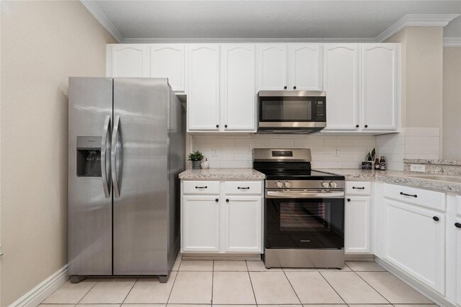 Building Photo - 10612 Savannah Wood Ct