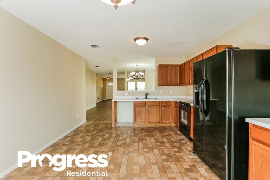 Building Photo - 8410 River Bluffs Dr