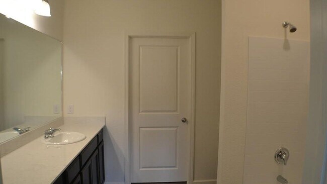 Building Photo - 824 Cedar Elm Dr