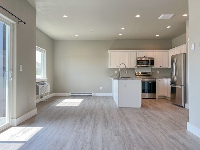 Building Photo - Pet Friendly 2 bed/ 1 bath unit at Soldier Ridge!