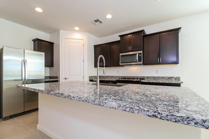 Building Photo - 11014 W Luxton Ln