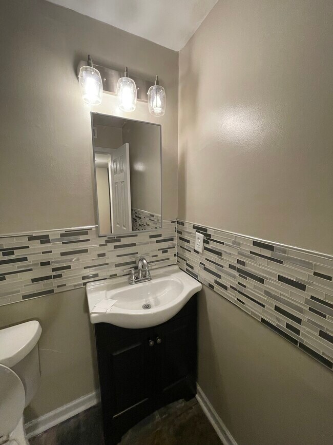 Building Photo - 1166 Booth Rd SW