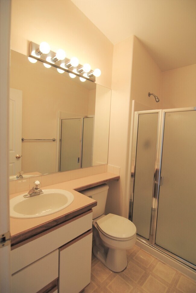 Building Photo - 1386 Brown St