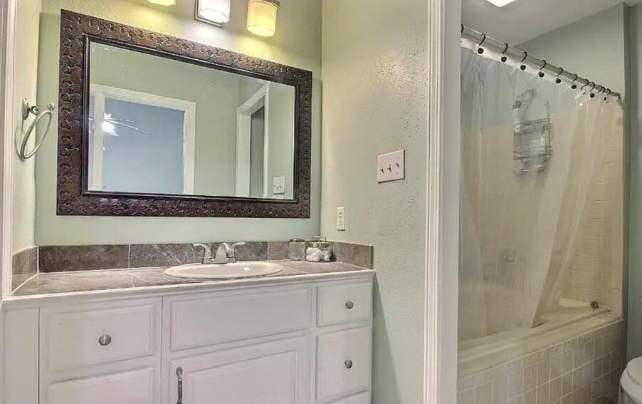 Building Photo - 8024 Picardy Ave