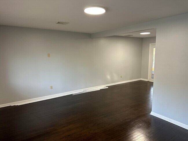 Building Photo - 8 Bella Coola Trl