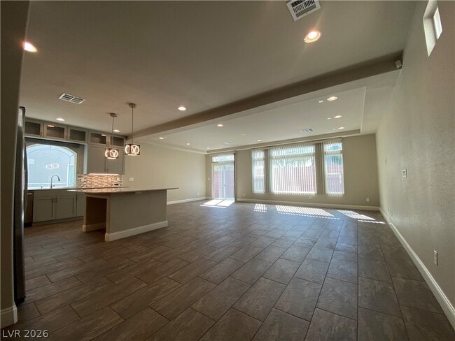 Building Photo - 6357 Luna Rosa Ave