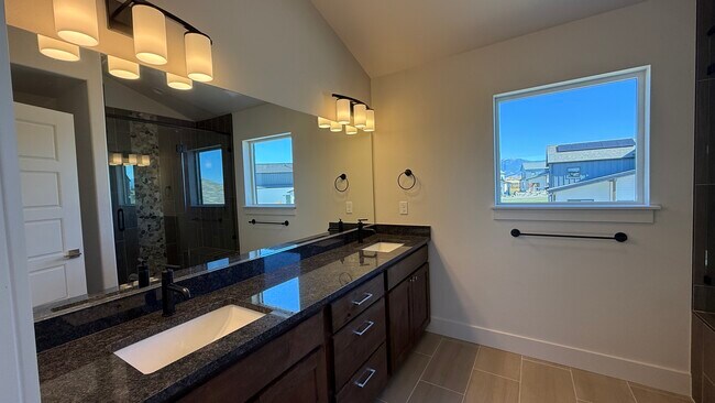 Building Photo - 82 Horseshoe Lp