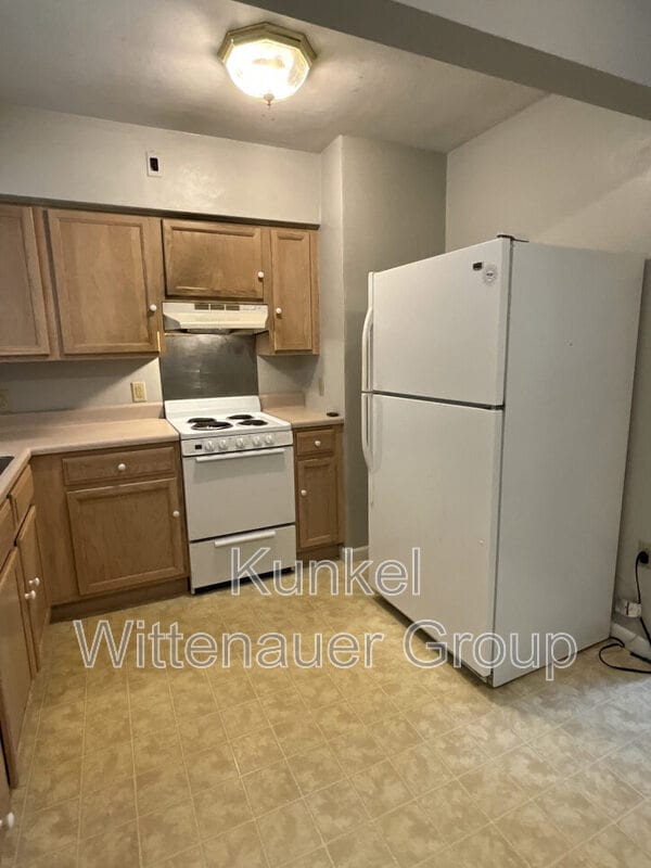 Building Photo - 1724 McClintock Ave