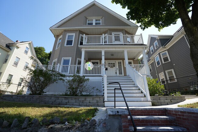 Building Photo - 129 Draper St