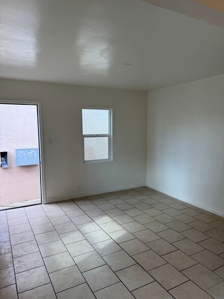 Building Photo - 220 N Rose Ave