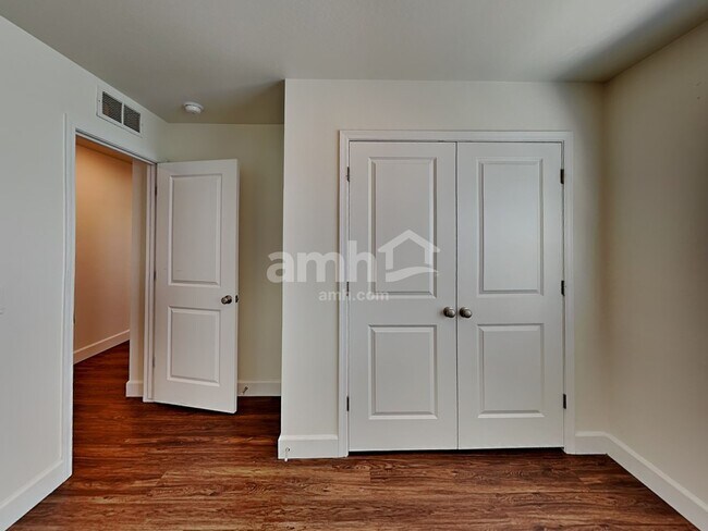 Building Photo - 670 W Laredo Ave