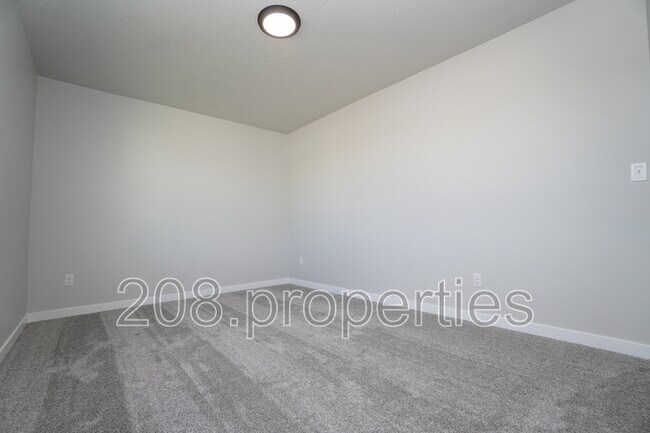 Building Photo - 1218 W Bass River Dr