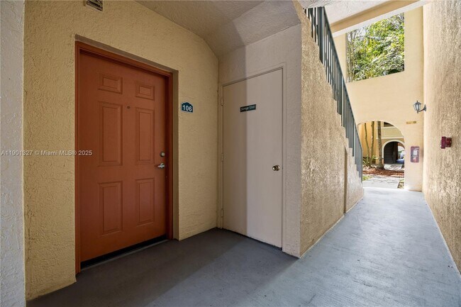 Building Photo - 2544 Centergate Dr