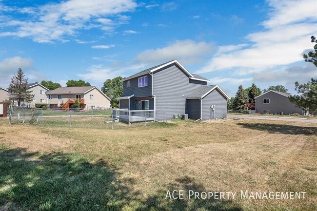 Building Photo - 1227 Clover Ridge Dr