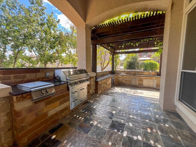 Building Photo - The Ridge at Alta Vista