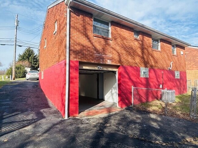 Building Photo - 194 Mary Ellen Dr
