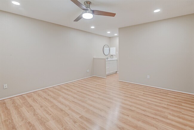 Building Photo - 2302 Brook View Ln