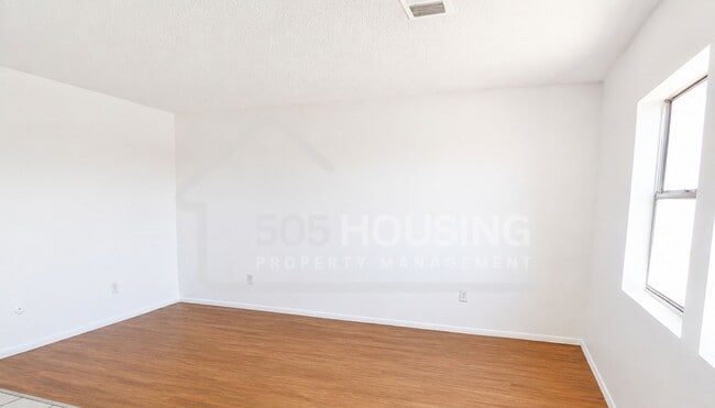 Building Photo - Practical 2-Bedroom Living in Northeast Albuquerque