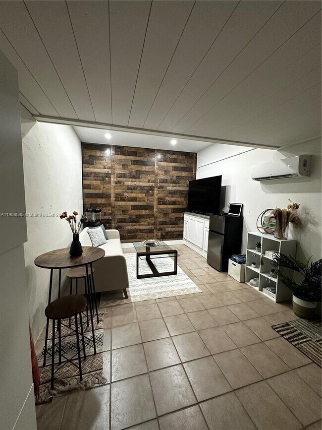 Building Photo - 501 SW 19th Rd