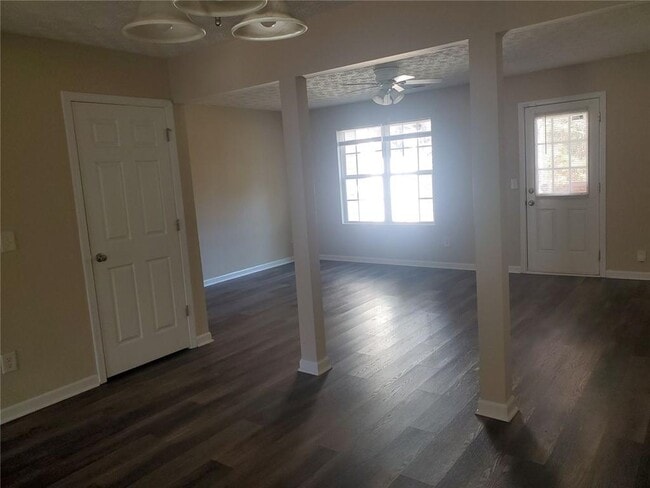 Building Photo - 11428 S Grove Dr